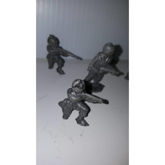 Lot of 7 Vintage Antique Cast Iron Army Men Figures Rare - Picture 3 of 6